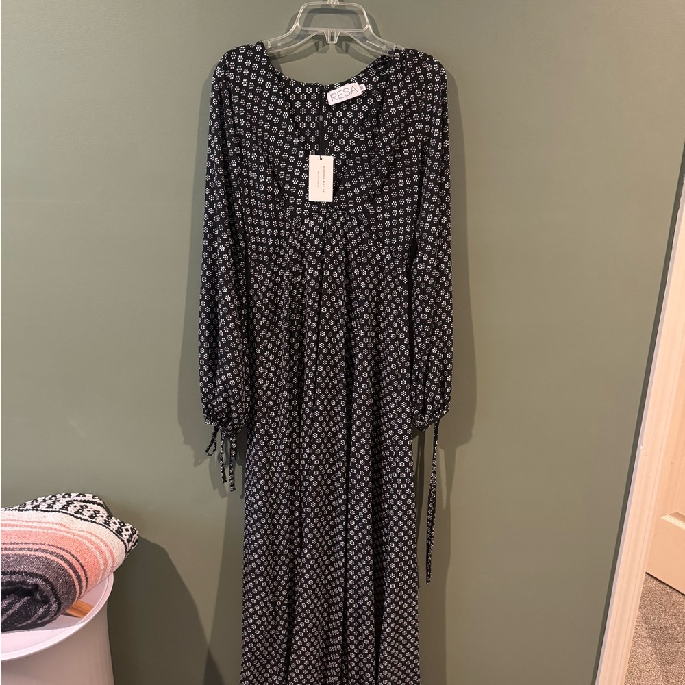 RESA Black and White Geometric Long Sleeve Dress